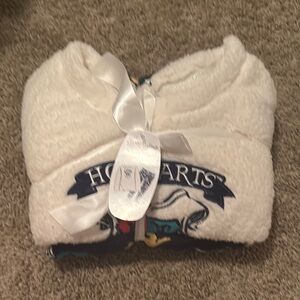 Warner Bros. Hogwarts Pajama Set - White and Blue